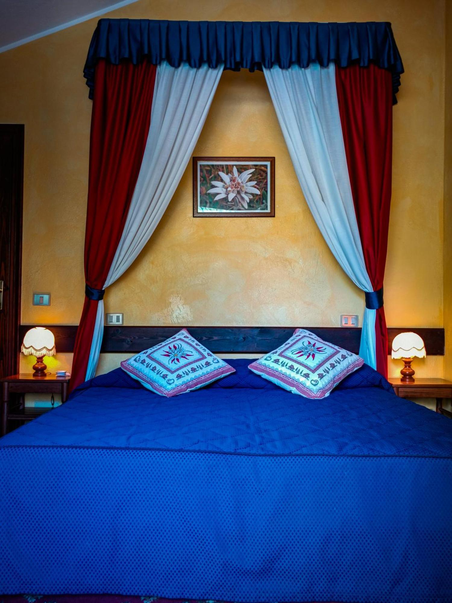 Hotel Edelweiss & Spa Cesana Torinese Exterior photo